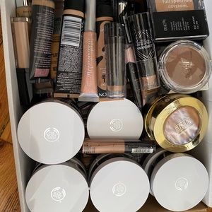 Base makeup box